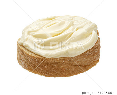 Slice of bread with cream cheese isolated on white background 81235661