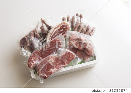 焼肉セット　贈答品　包装　焼肉盛り合わせ　バーベキューセット　盛り合わせ　多種類 81235874