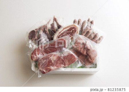 焼肉セット　贈答品　包装　焼肉盛り合わせ　バーベキューセット　盛り合わせ　多種類 81235875