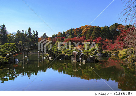 広島県三原市三景園の紅葉 日本庭園の紅葉の写真素材