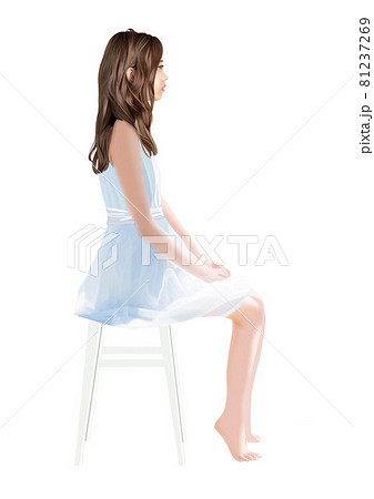 背筋を伸ばして椅子に座るロングヘアーの女性のイラスト素材