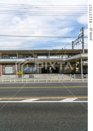 JR東海道線の弁天島駅 81237357