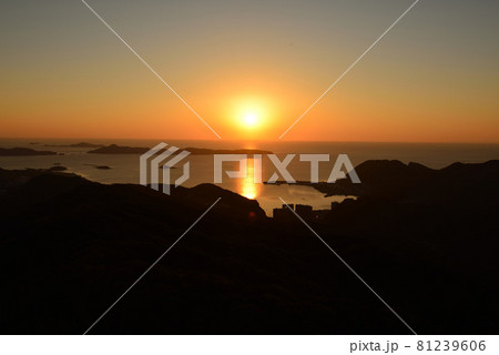 稲佐山から見た夕景(長崎県長崎市) 稲佐山から見た夕景(長崎県長崎市) 81239606