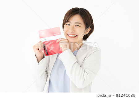 ビジネスウーマン 通帳 笑顔 副収入 ビジネスウーマン 通帳 笑顔 副収入 81241039