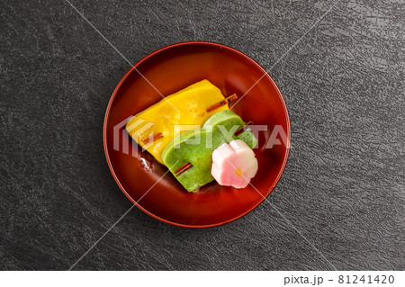 典型的なおせち料理 Japanese food New Year dishes (OSECHI) 典型的なおせち料理 Japanese food New Year dishes (OSECHI) 81241420