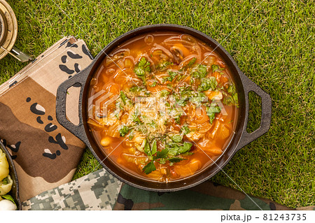 アウトドア料理 Outdoor lunch at the cottage アウトドア料理 Outdoor lunch at the cottage 81243735