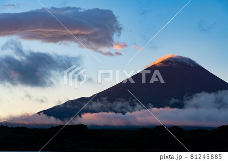 【静岡県】 富士山 精進湖 朝焼け 【静岡県】 富士山 精進湖 朝焼け 81243885