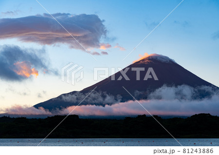 【静岡県】　富士山　精進湖　朝焼け 81243886