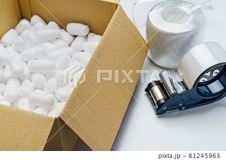 段ボール箱と梱包資材 段ボール箱と梱包資材 81245963