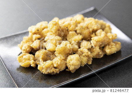 美味しい鶏なんこつの唐揚げ 美味しい鶏なんこつの唐揚げ 81246477