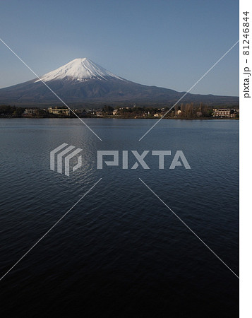 河口湖畔から望む富士 河口湖畔から望む富士 81246844