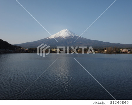河口湖畔から望む富士 河口湖畔から望む富士 81246846