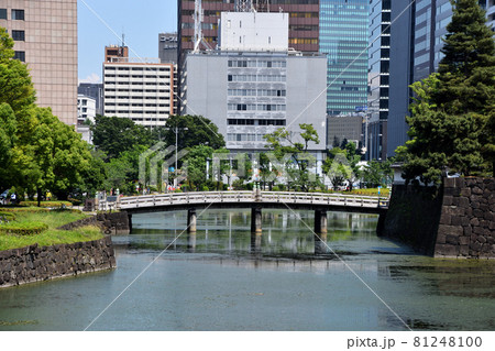 皇居の大手濠にかかる平川橋 81248100