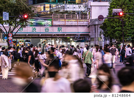日本の東京都市景観 日最多4392人。自宅“放置者”2万6409人最多。渋谷は驚愕の人出=8月22日 日本の東京都市景観 日最多4392人。自宅“放置者”2万6409人最多。渋谷は驚愕の人出=8月22日 81248664