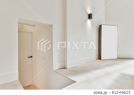 A cozy and spacious room in a luxury house A cozy and spacious room in a luxury house 81249625