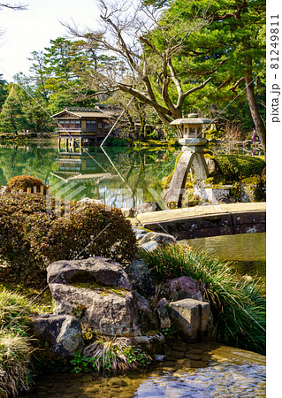 早春の金沢旅行 兼六園・徽軫灯籠 早春の金沢旅行 兼六園・徽軫灯籠 81249811