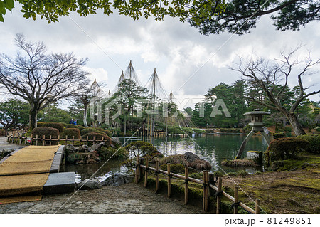 早春の金沢旅行・兼六園の霞ヶ池と徽軫灯籠 早春の金沢旅行・兼六園の霞ヶ池と徽軫灯籠 81249851