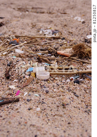 廃プラ 砂浜に打ち上げられたプラスチックゴミ マイクロプラスチック 環境破壊 環境問題 廃プラ 砂浜に打ち上げられたプラスチックゴミ マイクロプラスチック 環境破壊 環境問題 81250817