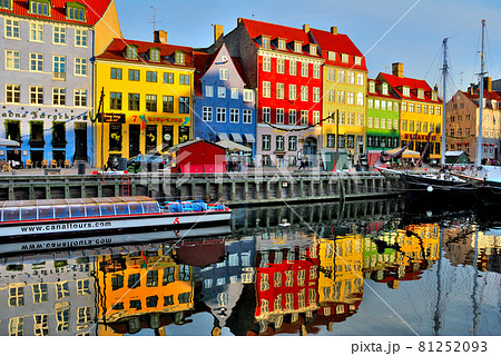 デンマーク・コペンハーゲン・冬の早朝のニューハウン デンマーク・コペンハーゲン・冬の早朝のニューハウン 81252093