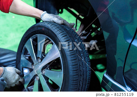 自動車のタイヤ、ホイール交換 インパクトレンチ 自動車のタイヤ、ホイール交換 インパクトレンチ 81255119