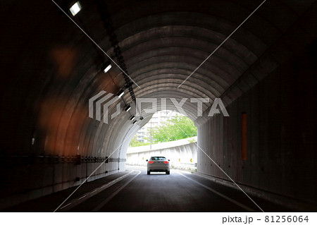 トンネル出口 イメージ トンネル出口 イメージ 81256064