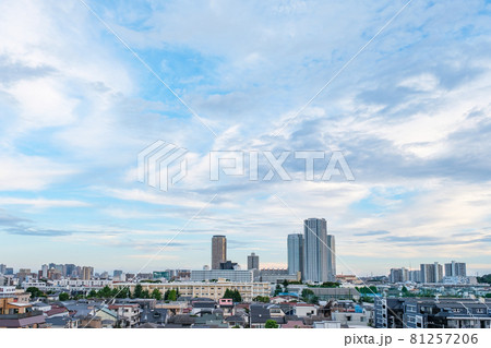 都市風景 ビル群と住宅街 川崎市上平間から新川崎方面の眺望 都市風景 ビル群と住宅街 川崎市上平間から新川崎方面の眺望 81257206
