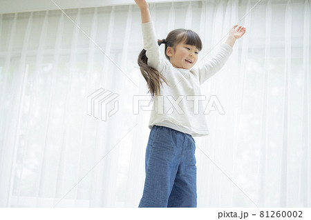 6歳の女の子 6歳の女の子 81260002