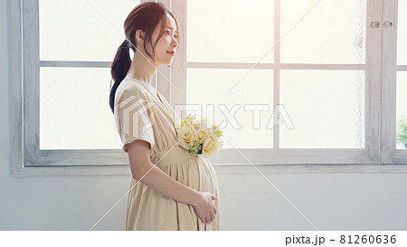 妊婦イメージ　マタニティフォト 81260636