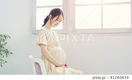 妊婦イメージ　マタニティフォト 81260639