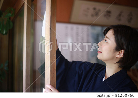 清掃する仲居 イメージ 清掃する仲居 イメージ 81260766