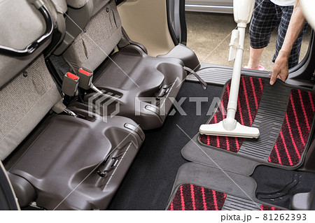 コードレスクリーナーで車内清掃 後部座席 コードレスクリーナーで車内清掃 後部座席 81262393
