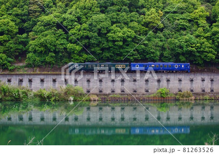 特急「かわせみ やませみ」 球磨川 水鏡 特急「かわせみ やませみ」 球磨川 水鏡 81263526