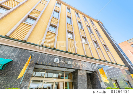 長野県松本市　快晴の松本市時計博物館 81264454