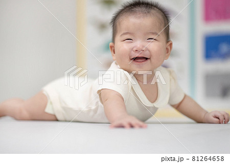 赤ちゃん 幼児 子供 81264658