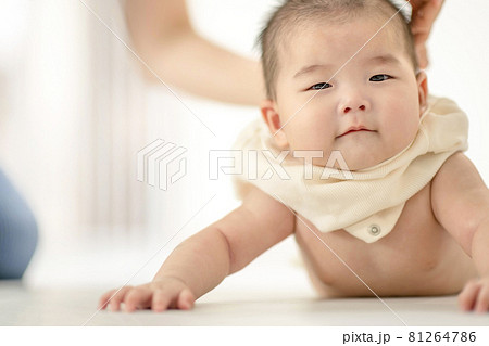 赤ちゃん 幼児 子供 81264786