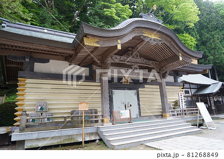 諏訪大社(すわたいしゃ)は、我国最古の神社の一つであり、全国一万有余の諏訪神社の総本社です。 諏訪大社(すわたいしゃ)は、我国最古の神社の一つであり、全国一万有余の諏訪神社の総本社です。 81268849