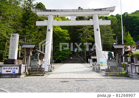 諏訪大社（すわたいしゃ）は、我国最古の神社の一つであり、全国一万有余の諏訪神社の総本社です。 81268907