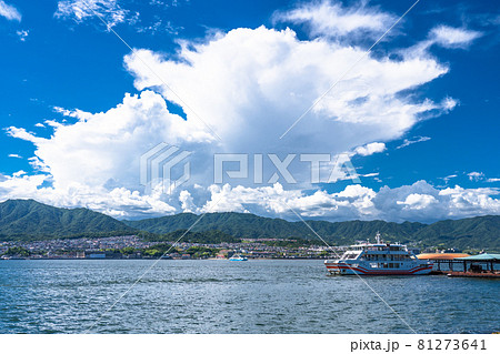 《広島県》夏空の瀬戸内海・宮島フェリー 81273641