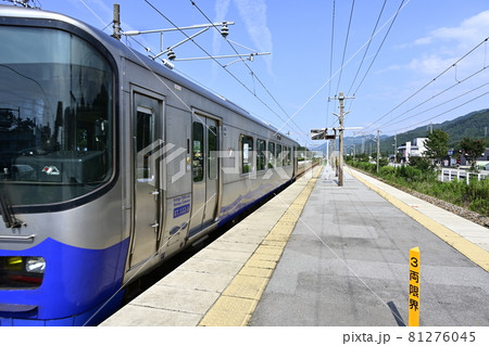 越中宮崎駅を発車する、えちごトキめき鉄道ET122形気動車 越中宮崎駅を発車する、えちごトキめき鉄道ET122形気動車 81276045