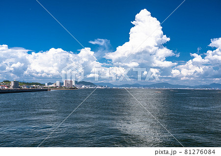 《広島県》夏空の瀬戸内海・宮島フェリー 《広島県》夏空の瀬戸内海・宮島フェリー 81276084