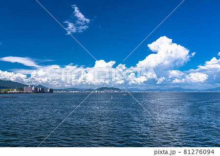 《広島県》夏空の瀬戸内海・宮島フェリー 81276094