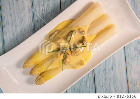 Large white asparagus and shell mousseline recipe Large white asparagus and shell mousseline recipe 81276156