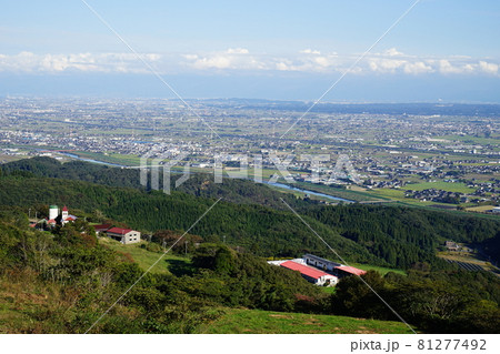 富山県小矢部市にある稲葉山展望台からの眺め稲葉山牧場 81277492