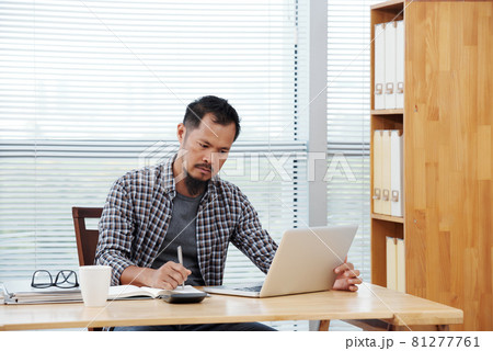 Serious Entrepreneur Reading Documents Serious Entrepreneur Reading Documents 81277761
