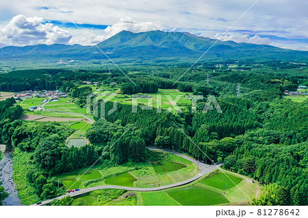 広々とした快晴の那須岳と那須高原、美しい新緑の那須高原、リゾート地の那須塩原 広々とした快晴の那須岳と那須高原、美しい新緑の那須高原、リゾート地の那須塩原 81278642