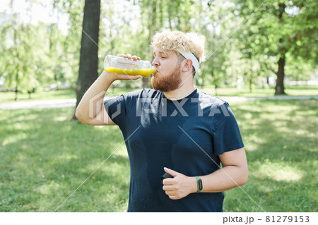 Man drinking healthy juice outdoors 81279153