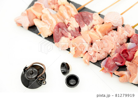 焼鳥の盛り合わせと黒じょか 81279919