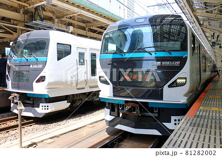 東京駅の特別急行列車 踊り子 E257系電車 81282002
