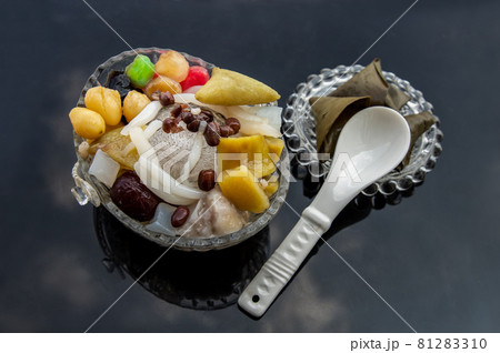 Traditional chinese iced sweet dessert is delicious here are many grains Topping with boil sugar syrup in Glass bowl. Traditional chinese iced sweet dessert is delicious here are many grains Topping with boil sugar syrup in Glass bowl. 81283310