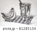 バナナとワイングラスのデッサン 81285134